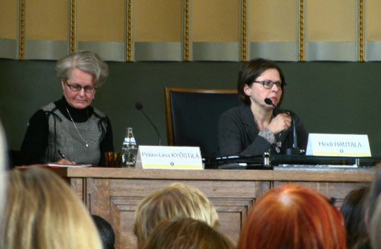 Pirkko-Liisa Kyöstilä, chefen för enheten för medborgarorganisationer, och utvecklingsminister Heidi Hautala deltog i seminariet.